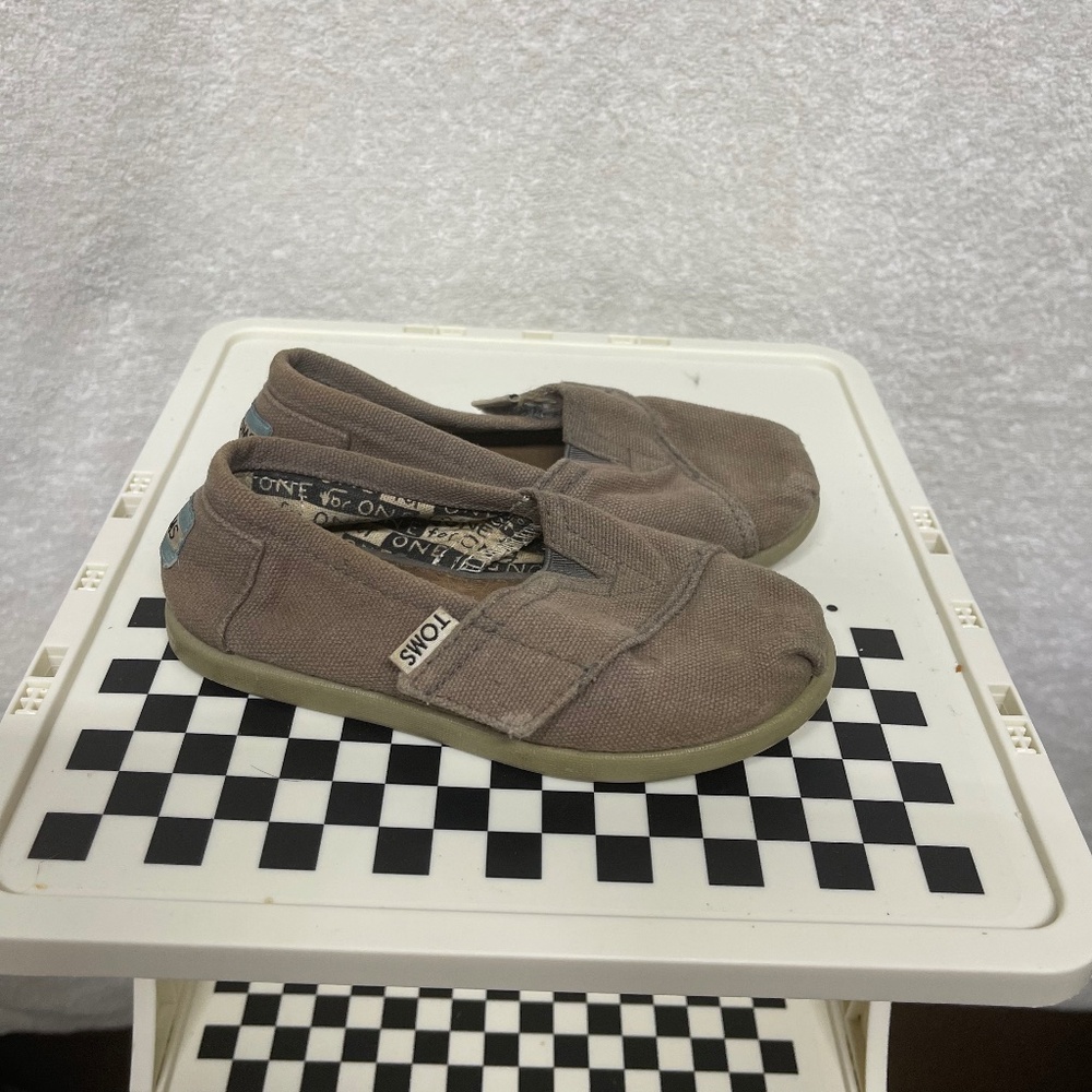 Toms toddler size 8